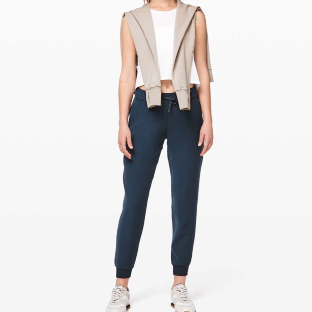 Lululemon On The Fly Jogger in True Navy
